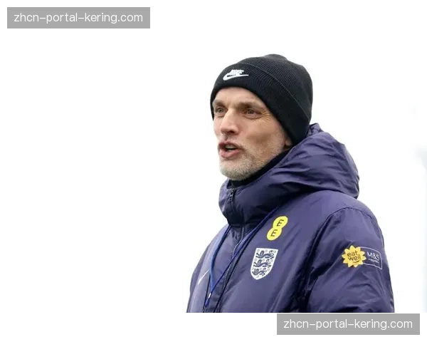 赛后更衣室记录：图赫尔向拜仁球员解释变阵4-1-4-1的决策过程